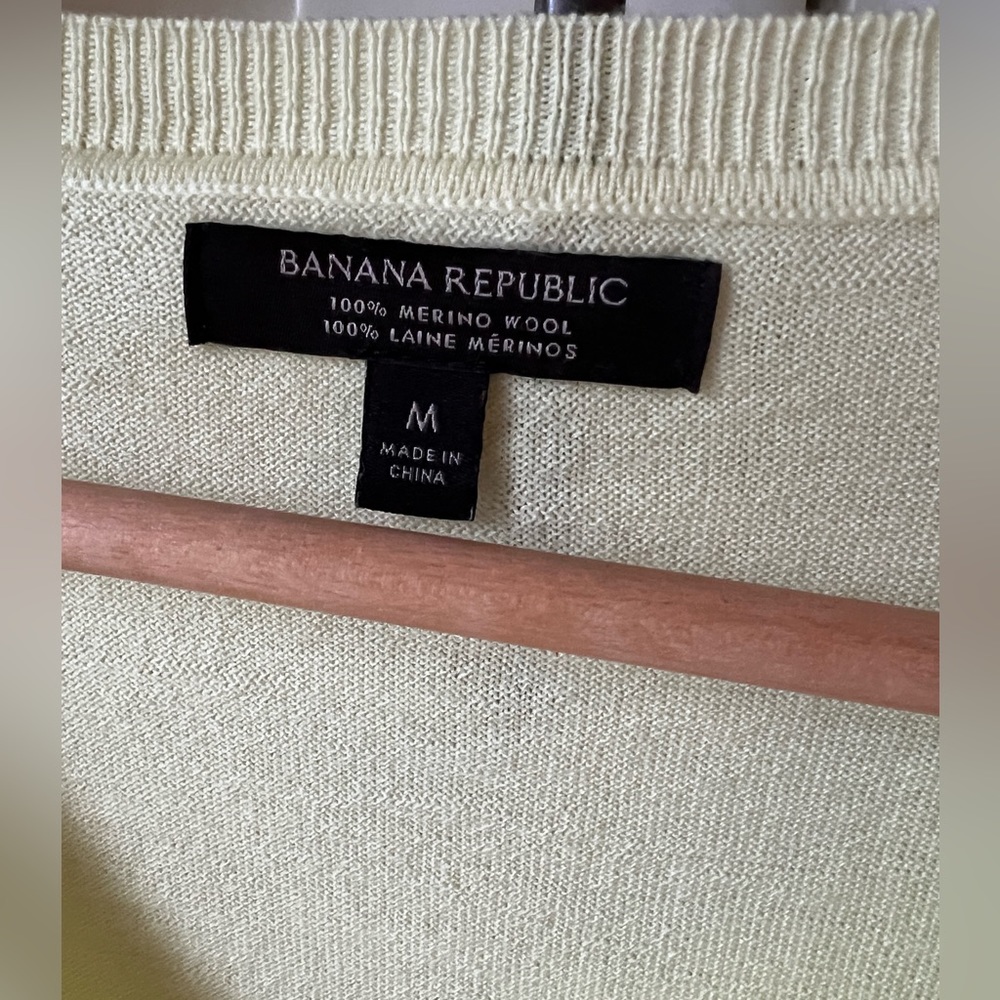 BANANA REPUBLIC merino wool YELLOW sweater M